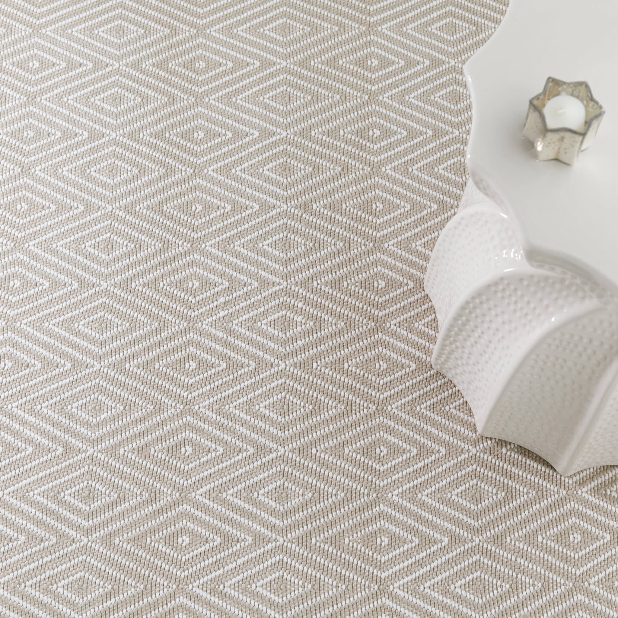 diamond handwoven indoor/outdoor rug | platinum/white diamond handwoven indoor/outdoor rug | platinum/white