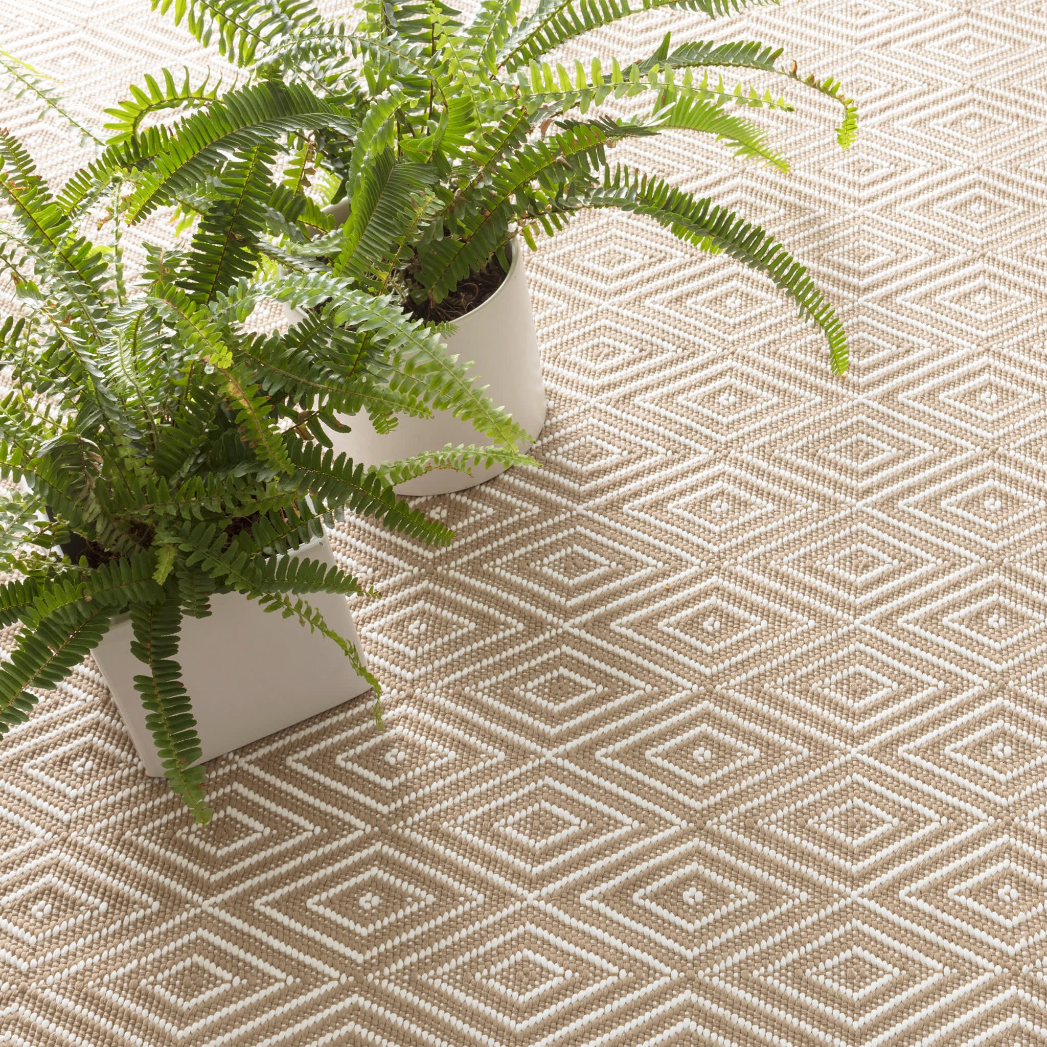 diamond handwoven indoor/outdoor rug | khaki/white diamond handwoven indoor/outdoor rug | khaki/white